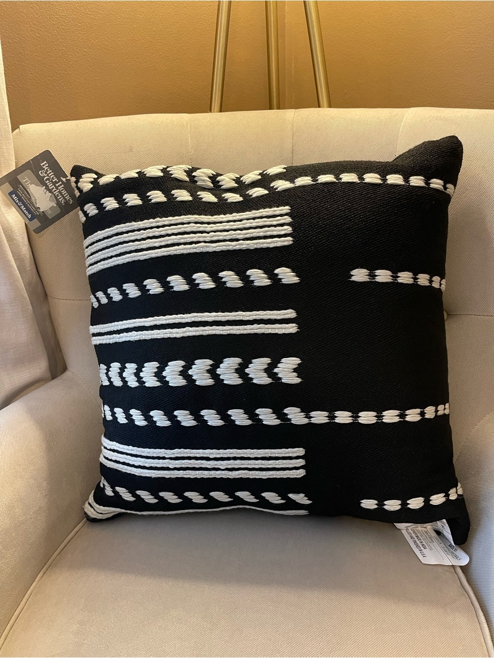NWT Better Homes & Gardens Black White Textured Outdoor Throw Pillow 19x19